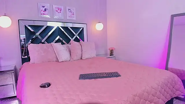 Snapshot of ibella7 chatting on December 5, 7:32 pm ibella7 online show from December 5, 7:32 pm