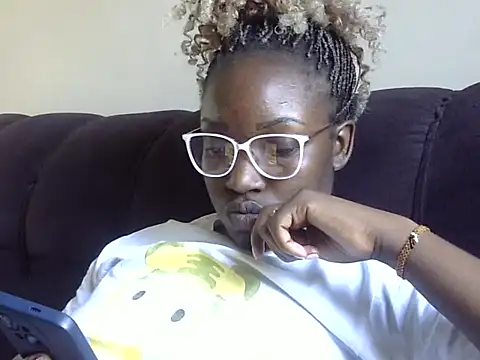 Snapshot of Chichii- chatting on December 15, 2:10 pm Chichii- online show from December 15, 2:10 pm