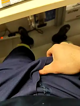 Snapshot of coppiapazza chatting on December 21, 9:23 am coppiapazza online show from December 21, 9:23 am