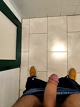 Snapshot of coppiapazza chatting on January 12, 12:28 am coppiapazza online show from January 12, 12:28 am