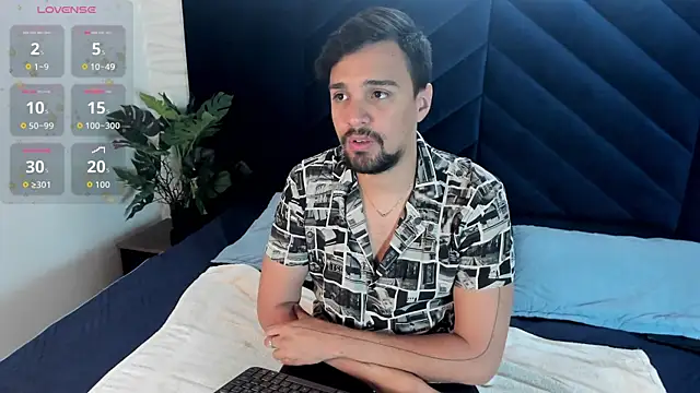 Snapshot of Edward_max chatting on January 18, 3:43 am Edward max online show from January 18, 3:43 am