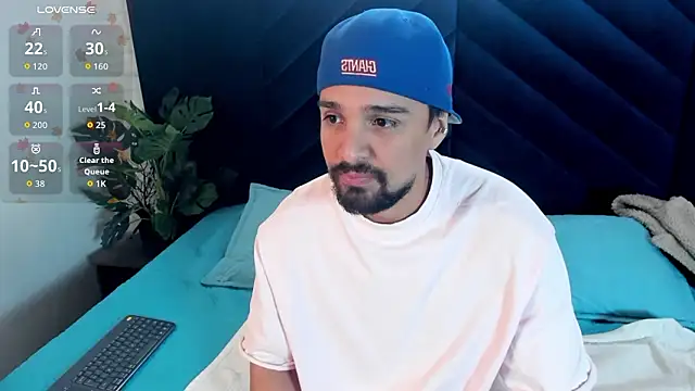 Snapshot of Edward_max chatting on February 5, 3:44 am Edward max online show from February 5, 3:44 am