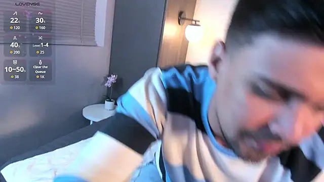 Snapshot of Edward_max chatting on February 13, 3:35 am Edward max online show from February 13, 3:35 am