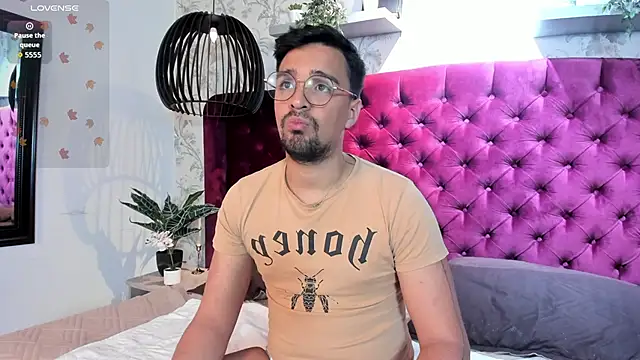 Snapshot of Edward_max chatting on February 17, 3:47 am Edward max online show from February 17, 3:47 am