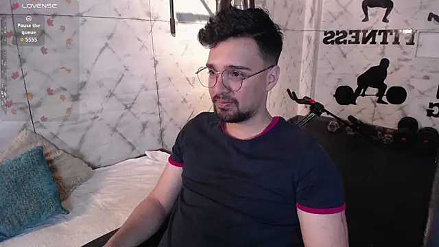 Snapshot of Edward_max chatting on February 21, 3:40 am Edward max online show from February 21, 3:40 am