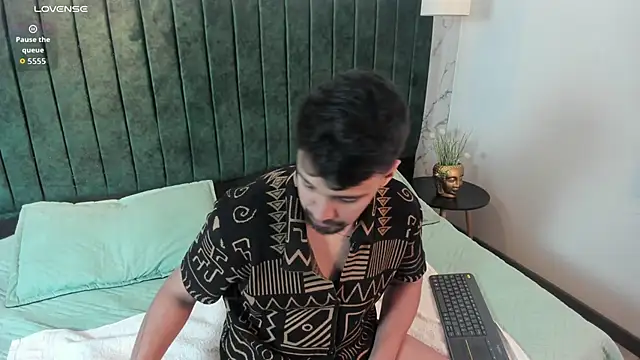 Snapshot of Edward_max chatting on March 1, 3:19 am Edward max online show from March 1, 3:19 am