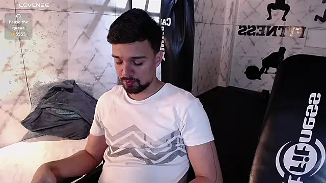 Snapshot of Edward_max chatting on March 2, 3:09 am Edward max online show from March 2, 3:09 am