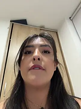 kim zaratte online show from May 3, 3:45 am