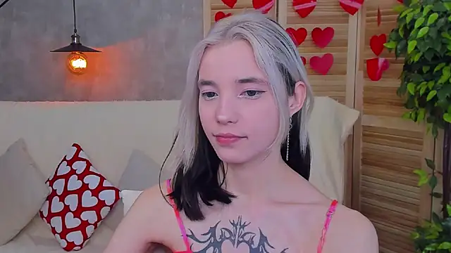 Snapshot of as1an_girlfriend chatting on February 16, 7:15 am as1an girlfriend online show from February 16, 7:15 am