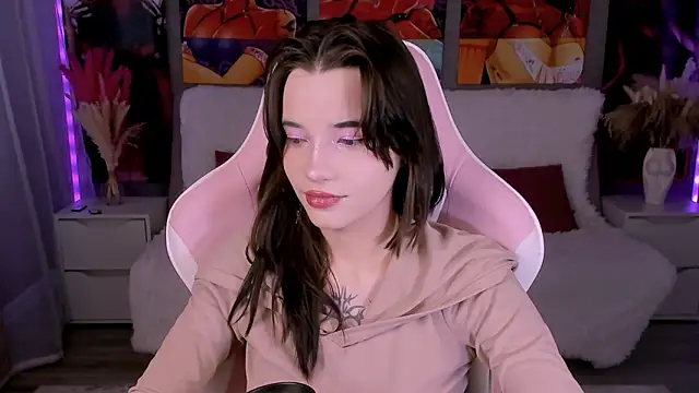 as1an girlfriend online show from February 4, 7:03 am