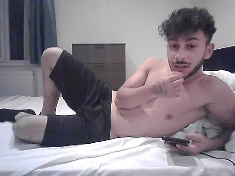 Snapshot of Iulianmarius12 chatting on November 8, 9:46 pm Iulianmarius12 online show from November 8, 9:46 pm