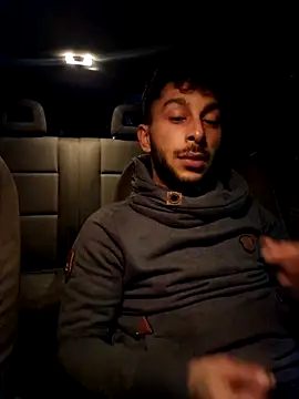 Snapshot of Iulianmarius12 chatting on February 24, 10:52 pm Iulianmarius12 online show from February 24, 10:52 pm