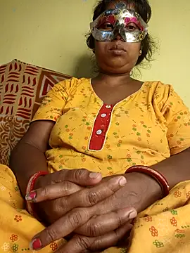 Snapshot of tinabhabhi chatting on May 17, 10:11 am tinabhabhi online show from May 17, 10:11 am
