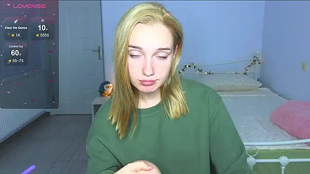 Snapshot of Wild_Sophie_ chatting on October 1, 5:30 pm Wild Sophie online show from October 1, 5:30 pm