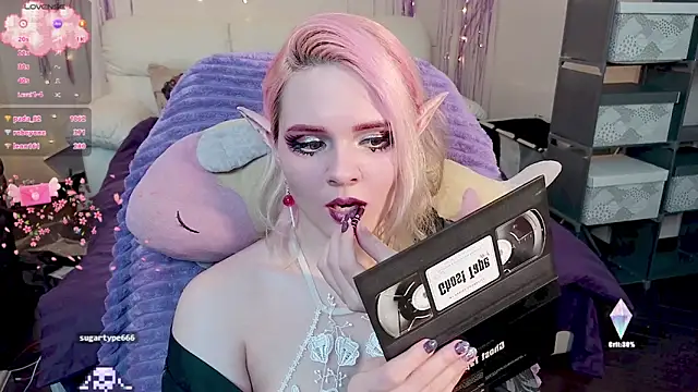 Snapshot of One_Moment_ chatting on December 18, 4:09 am One Moment online show from December 18, 4:09 am