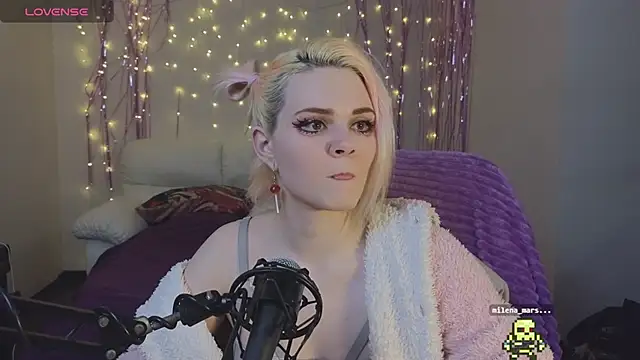 Snapshot of One_Moment_ chatting on February 8, 2:36 am One Moment online show from February 8, 2:36 am