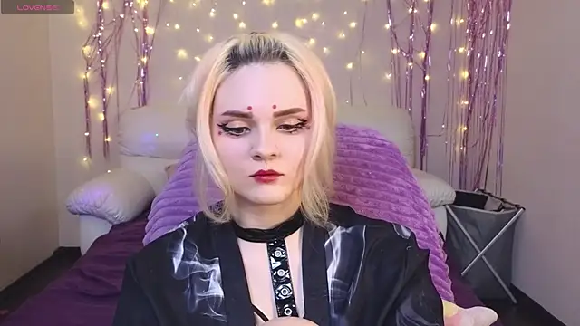 Snapshot of One_Moment_ chatting on March 5, 12:27 am One Moment online show from March 5, 12:27 am