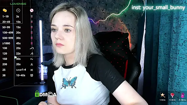 Snapshot of Your_small_bunny chatting on June 22, 2:02 am Your small bunny online show from June 22, 2:02 am