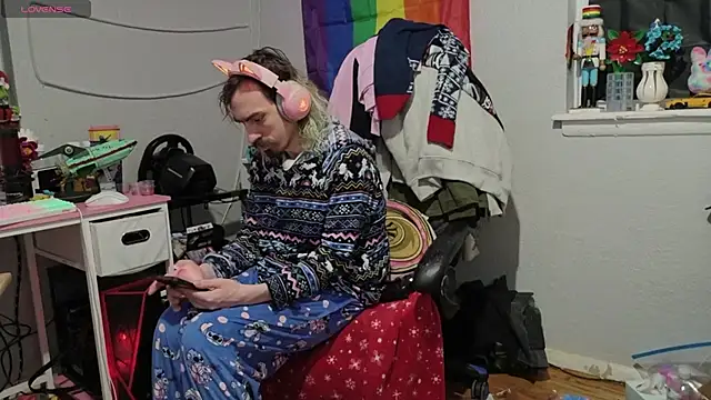 Snapshot of tallnerdyguy chatting on February 2, 3:05 am tallnerdyguy online show from February 2, 3:05 am