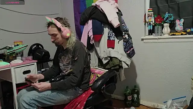 Snapshot of tallnerdyguy chatting on February 5, 2:38 am tallnerdyguy online show from February 5, 2:38 am