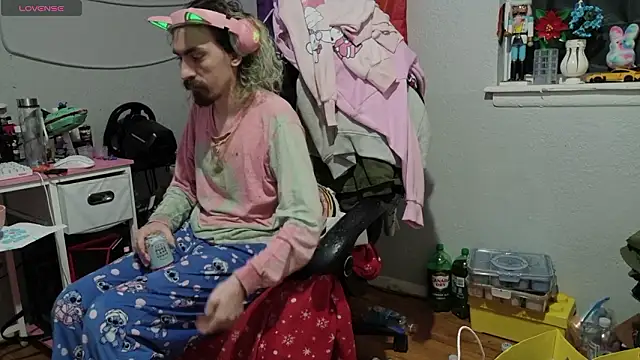 Snapshot of tallnerdyguy chatting on February 16, 3:35 am tallnerdyguy online show from February 16, 3:35 am