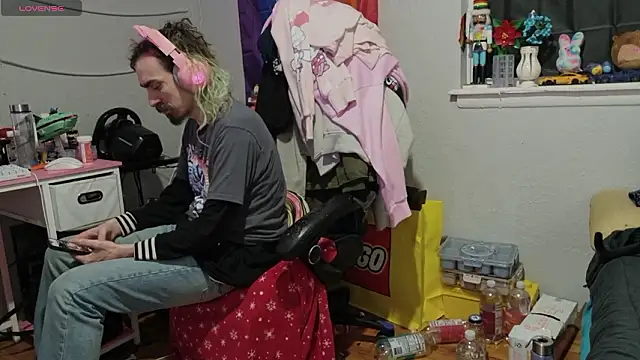 Snapshot of tallnerdyguy chatting on February 19, 3:46 am tallnerdyguy online show from February 19, 3:46 am