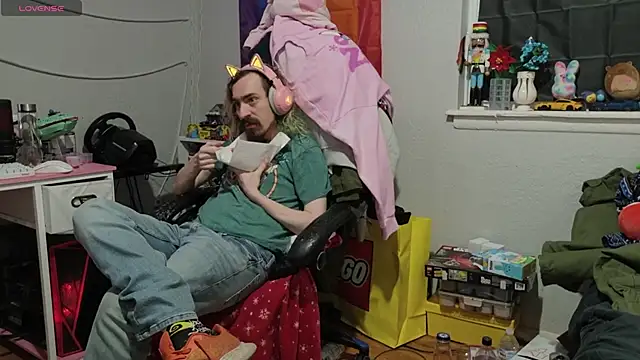 Snapshot of tallnerdyguy chatting on March 1, 2:35 am tallnerdyguy online show from March 1, 2:35 am