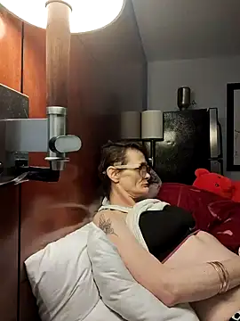 Snapshot of ivylee31 chatting on January 12, 1:21 am ivylee31 online show from January 12, 1:21 am