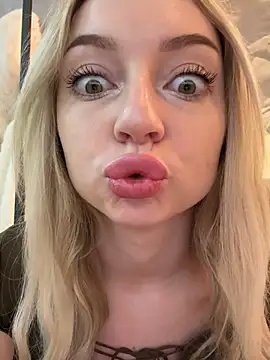 Snapshot of melissa_grr chatting on February 7, 11:45 am melissa grr online show from February 7, 11:45 am