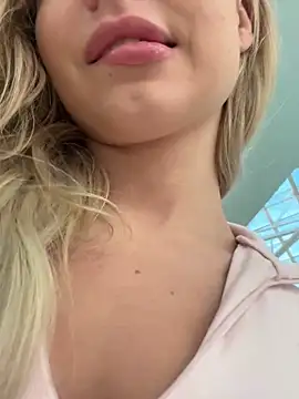 Snapshot of melissa_grr chatting on February 8, 1:33 pm melissa grr online show from February 8, 1:33 pm