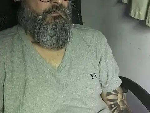 Snapshot of cabine103 chatting on November 8, 2:34 am cabine103 online show from November 8, 2:34 am