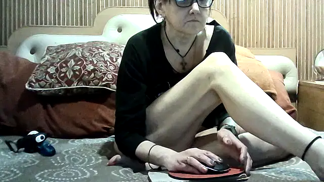 AlanaLaDream online show from April 3, 1:20 pm