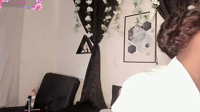 Snapshot of Khenta_Michells chatting on April 30, 10:54 am Khenta Michells online show from April 30, 10:54 am