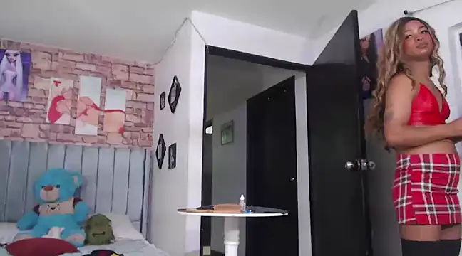 Snapshot of vixenxqueens chatting on January 4, 1:31 am vixenxqueens online show from January 4, 1:31 am