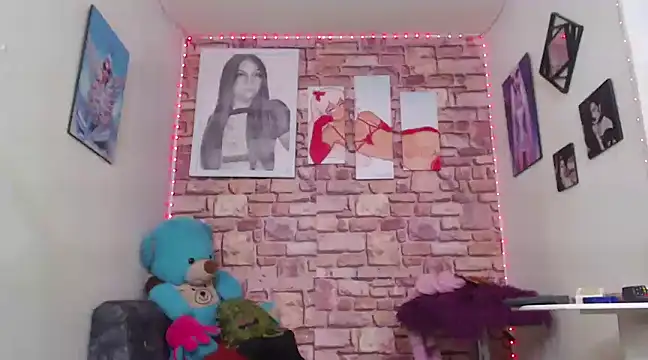 Snapshot of vixenxqueens chatting on March 16, 9:37 pm vixenxqueens online show from March 16, 9:37 pm