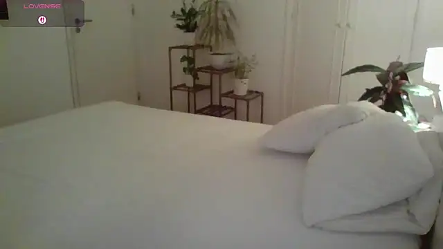 Snapshot of yournextdoorhottie chatting on May 4, 11:12 pm yournextdoorhottie online show from May 4, 11:12 pm