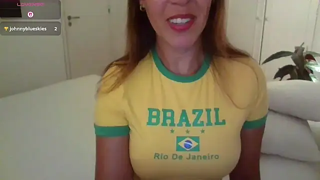 Snapshot of yournextdoorhottie chatting on May 6, 8:03 pm yournextdoorhottie online show from May 6, 8:03 pm