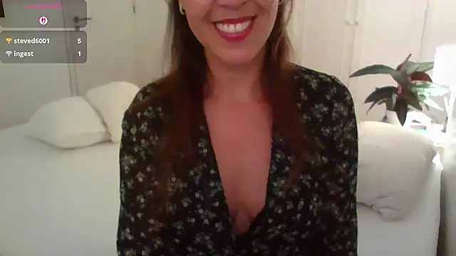 Snapshot of yournextdoorhottie chatting on May 10, 12:38 am yournextdoorhottie online show from May 10, 12:38 am