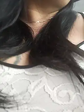 sara pineros online show from December 5, 9:06 pm