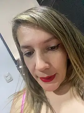 gwen ashly online show from April 18, 9:59 pm