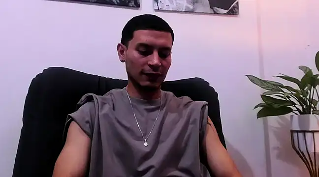 CruzVega online show from February 3, 12:15 am