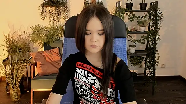 Elainebeness online show from December 16, 7:08 pm