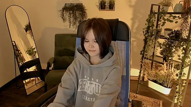 Elainebeness online show from April 12, 10:15 pm