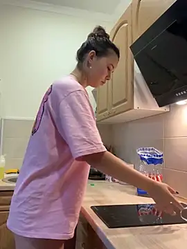 PoppyRobinson online show from December 6, 8:05 am