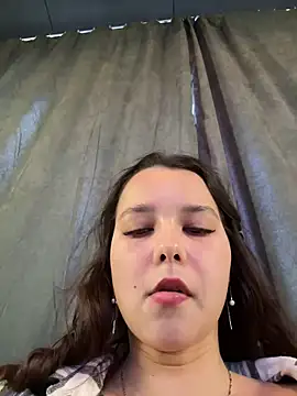 PoppyRobinson online show from December 13, 12:06 pm