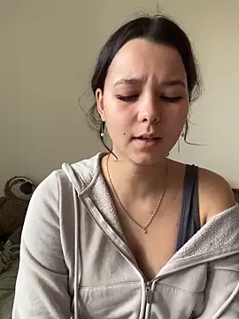 PoppyRobinson online show from December 14, 8:13 am