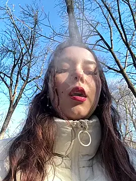 PoppyRobinson online show from December 20, 9:32 am