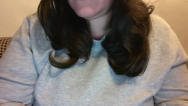 Snapshot of Maebi chatting on December 14, 9:24 pm Maebi online show from December 14, 9:24 pm