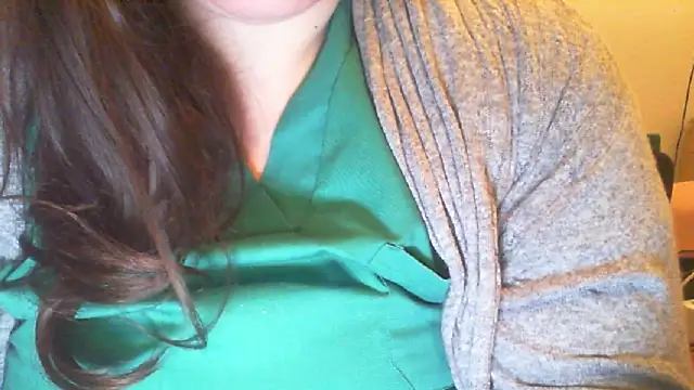 Snapshot of Maebi chatting on January 3, 10:29 pm Maebi online show from January 3, 10:29 pm