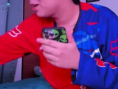 Snapshot of amon_kyle chatting on February 15, 4:25 am amon kyle online show from February 15, 4:25 am